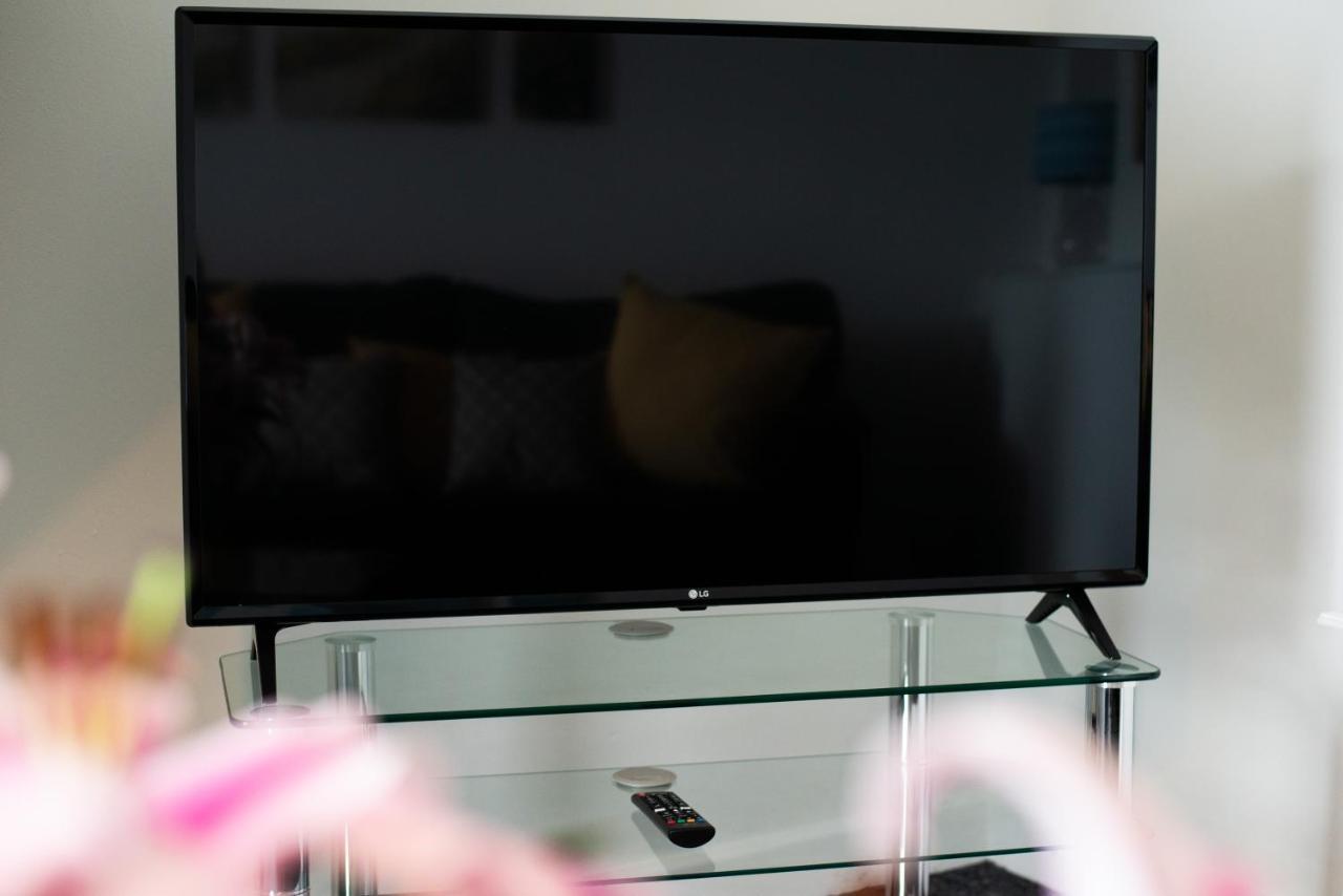 Parking, Smart Tv'S In All Rooms, Central Location สวอนซี ภายนอก รูปภาพ