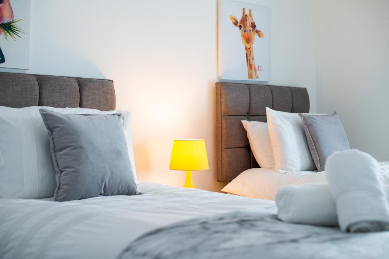 Parking, Smart Tv'S In All Rooms, Central Location สวอนซี ภายนอก รูปภาพ